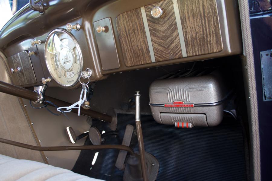  Plymouth Deluxe 4-Door Touring Sedan 1936 года  (фото 4 из 18)